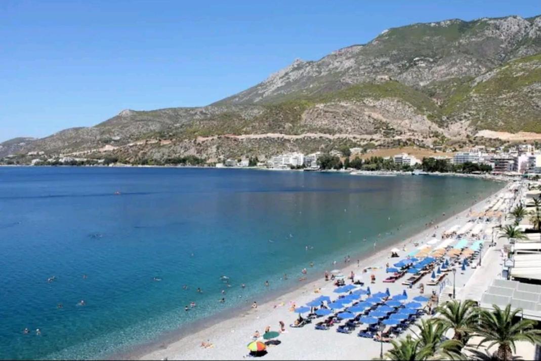 Appartamento Λουτράκι Κέντρο Esterno foto